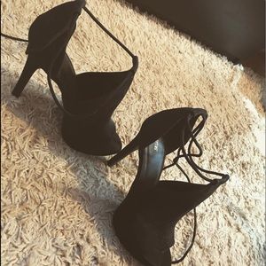 Lace up black heels 👠